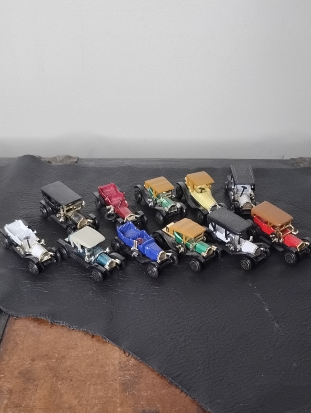 Vintage-Style Kids Toy Car Set in Mixed Colors - Diecast Classic Roadsters